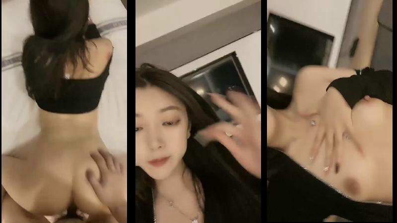寂寞騷妻的完美肉體 海报