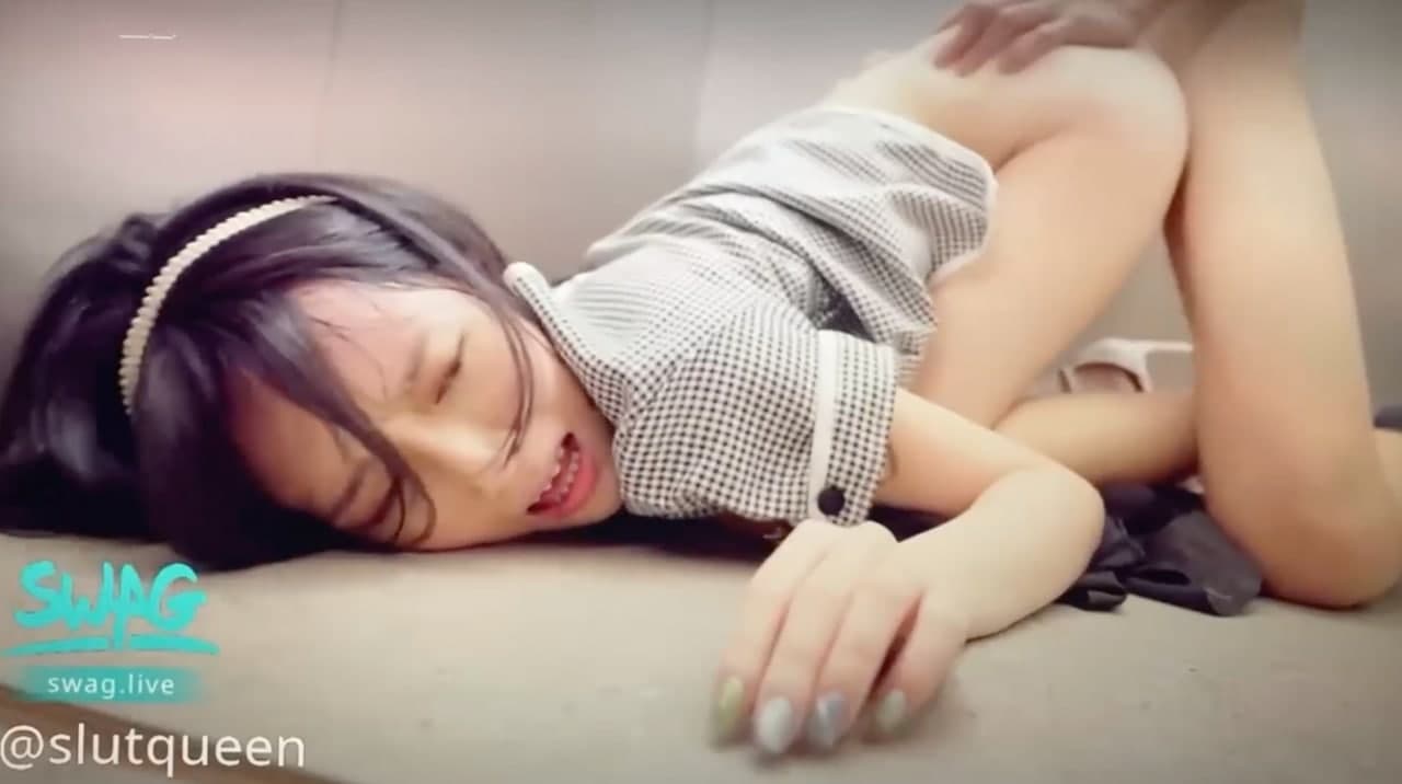 清纯百货电梯小姐的日常工作的! 海报