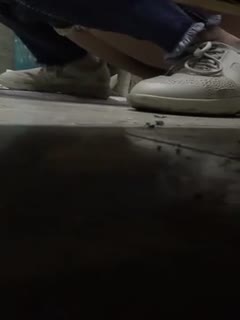 潜入高校偷拍妹子貌似很累门没关 海报