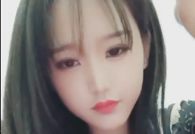 一边聊骚，一边脱衣服 海报