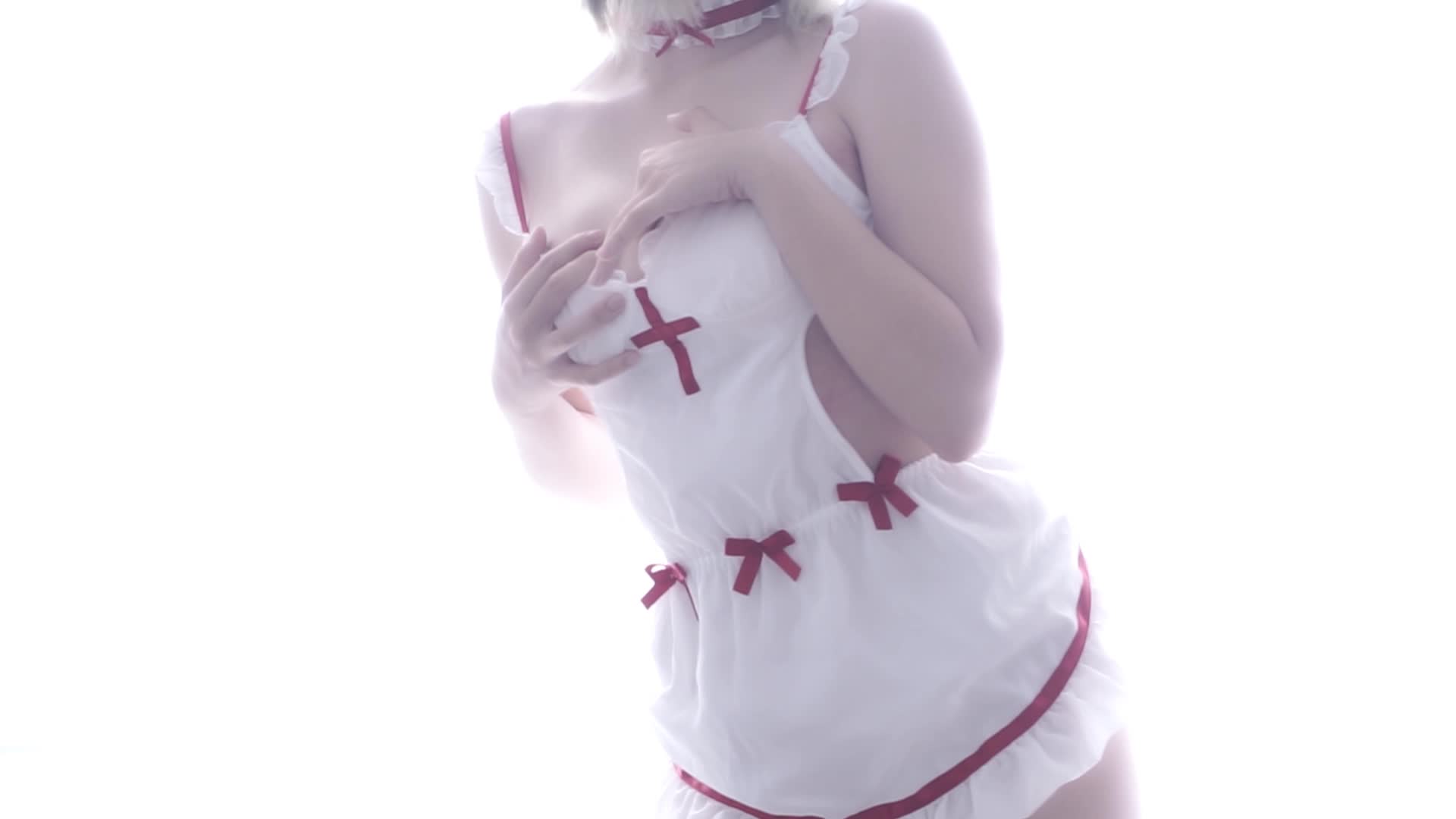制服诱惑护士服，搔首弄姿来求草的! 海报