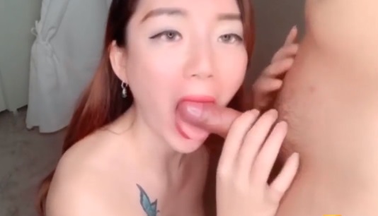 可爱系女友被颜射的! 海报