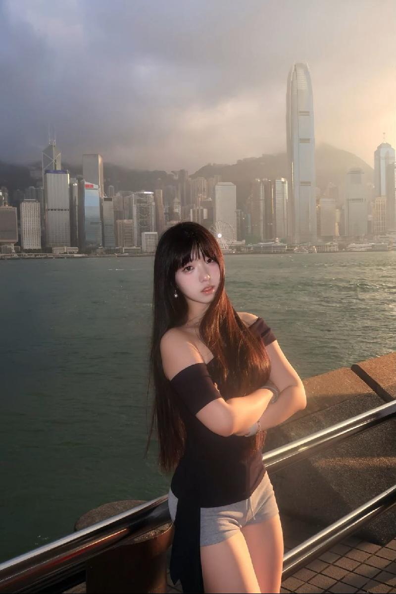 非常可爱和温柔的少女，被带头套的社会男人无情迷玩儿，最终内射 海报