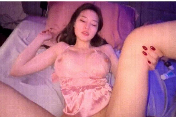 坚挺美乳女神艾熙aixiaixi付费福利 海报