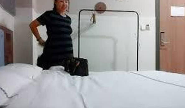 【老吃鸡大侦探】，深夜来酒店的姐姐，人骚服务好，床上被插就嗷嗷叫 海报