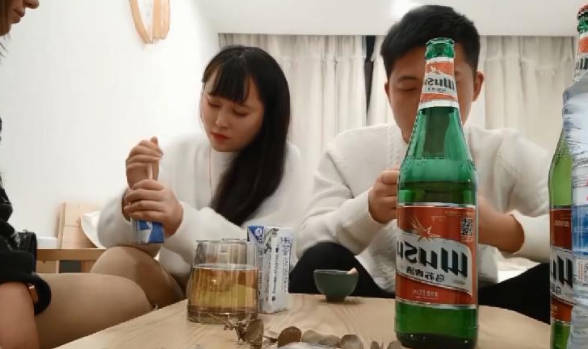 換妻遊戲 酒後床上後入猛幹 海报