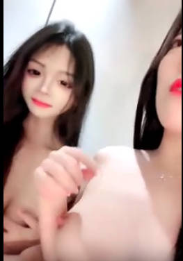 勁爆！淫蕩女模帶閨蜜飯店共侍金主，一舔一吸混合輸出爽得大哥差點銷魂升天! 海报