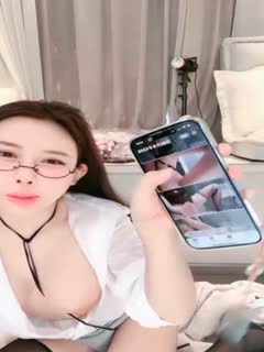 #主播 风骚眼镜黑丝御姐 海报