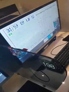 网吧刺激口交 海报