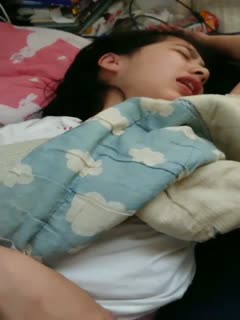刚破处没多久的女友被手指玩哭 (1) 海报