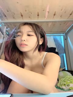 一页叶甜甜也辣看看呢. 海报