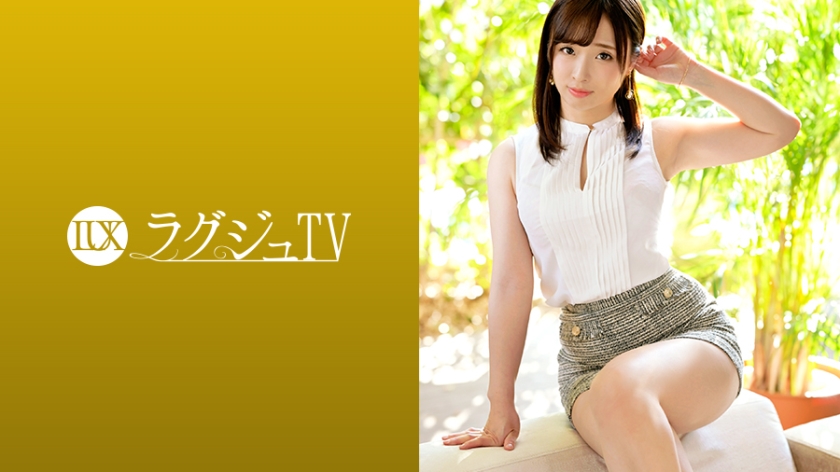 259LUXU-1230 ラグジュTV 1243 あどけない笑顔が素敵な百貨店販売員が登場！真面目そうな印象は仮の姿…スイッチが入ると淫乱な顔が顕になる！濃厚でねっとり味わうフェラテクと妖艶な腰使いで世の男性を骨抜きにする！ 海报