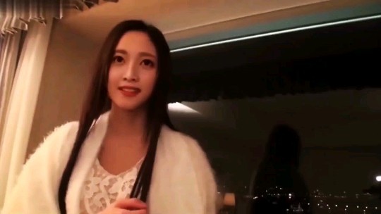 吴宣仪 豪华酒店露做爱 海报