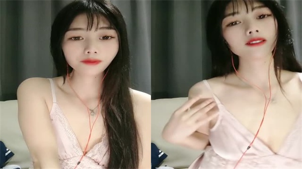 黑丝美腿苗条巨乳骚妇诱惑蒙面狼友舔奶玩弄，激烈操逼高潮 海报