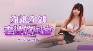 人妻出轨跪着舔！老公电话催回家…胯下含住巨根狂顶 骚穴喷水还要乖～ 海报