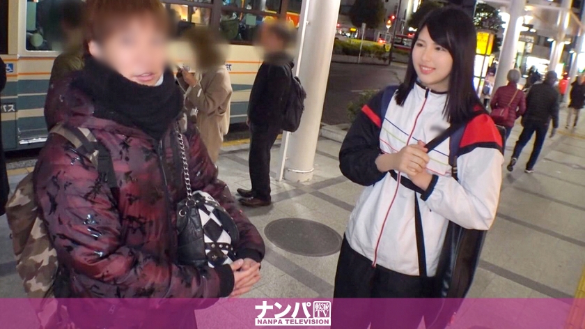 200GANA2242 マジ軟派、初撮。 1447 身長175cmの巨乳スポーツJDをGET！！真面目そうなバドミントン女子が男優のペースに乗せられてFカップ美巨乳を露出w電マで敏感な部分を弄られて発情からの挿入!プリンプリン揺れまくりな美乳と美尻は必見！！！.. 海报