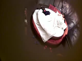 【偷拍】情景剧精品酒店大圆床偷拍中年事业男和少妇开房偷情搞完抽口烟前篇 海报