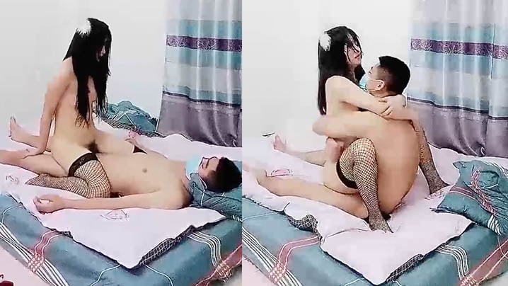 【颜值不错风情小萝莉】【下篇】黑丝情趣装这次被小哥哥草爽了，露脸口交大鸡巴风骚淫荡让小哥在床上各种抽插浪叫不断 海报