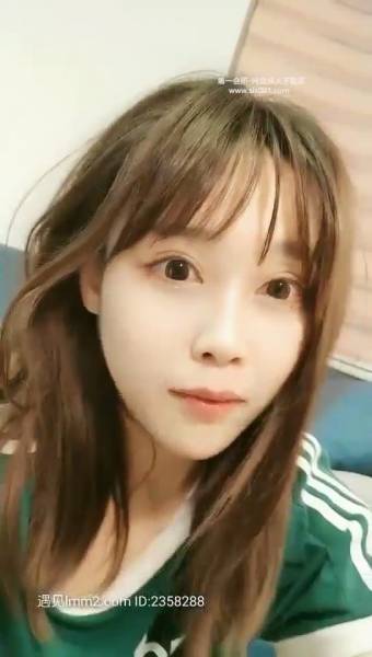 真正小仙女，超高颜值，罕见白虎馒头嫩穴，单场收益21万金币，让你产生借钱也要打赏的冲动! 海报