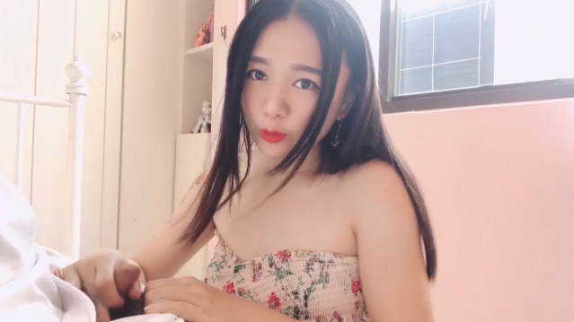 【欲求不满人妻】随机捕获壮硕快递小哥 卧房激情实录 #人妻出轨实录 #素人约炮指南 海报