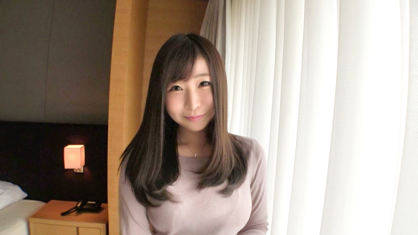 SIRO4049【初撮り】【美尻バスガイド】色香が漂う美尻バスガイド。Tバックをずらして愛液溢れるあそこに挿入すれば..応募素人、初AV撮影125(乱伦). 海报