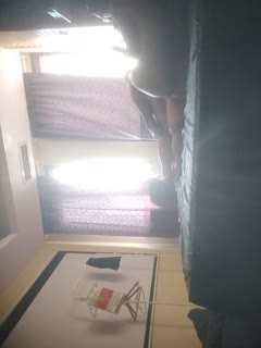 两对夫妻换妻活动，这次活动由于有一个绿帽老公_由于鸡巴阳痿了全程拿着相机拍摄，还找两个领导一起操老婆。绿帽老公只在旁边辅助，看老婆被操的结合处。(3). 海报