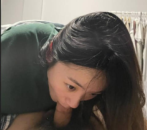 开发调教完成的婊子母狗 海报