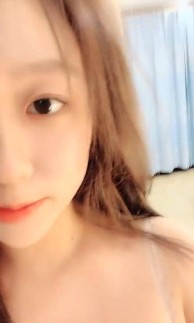 极品美女风骚自拍 海报