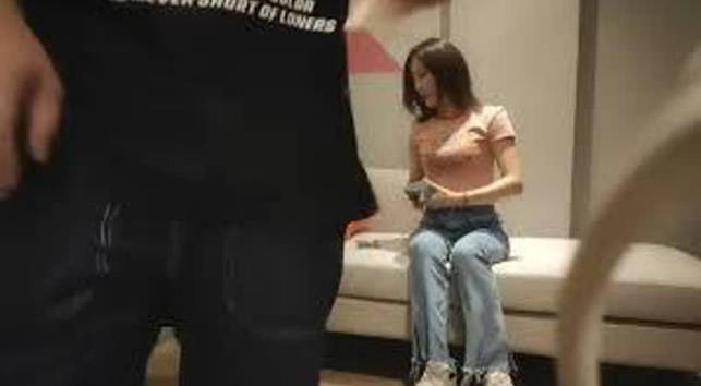 漂亮黑丝轻熟女快点用力顶我操的逼好爽深一点再深一点我要来了好会挑逗吃鸡舔菊花沙发操到床上 海报