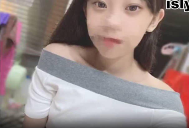 本土自拍 现在刚成年的妹妹都那麽色的吗 海报
