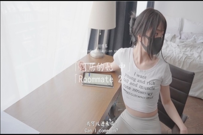 OnlyFans 同居的她 中 HongKongDoll 玩偶姐姐 海报