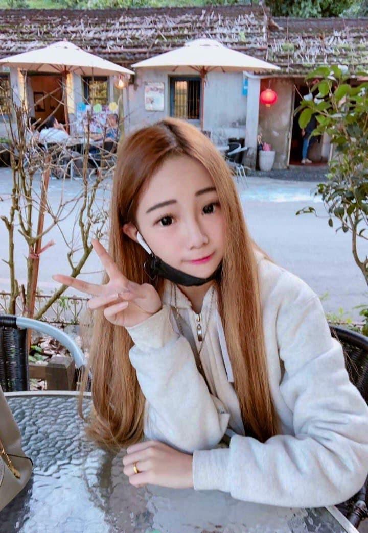 不是來者不拒 只是想給每個男孩一個家 海报