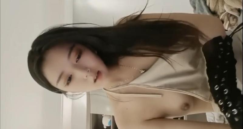 自拍_女神的蜜桃臀实在是太爽了 海报