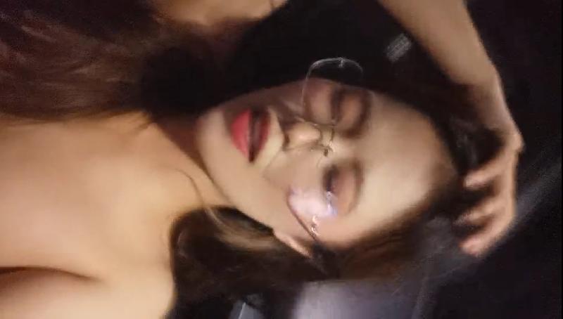 最近很火的女主播户外直播跟网约车司机啪啪啪 海报