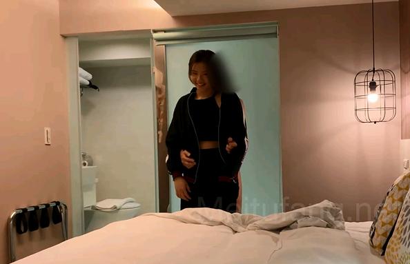 剛剛放假的虎牙蘿莉學妹 海报