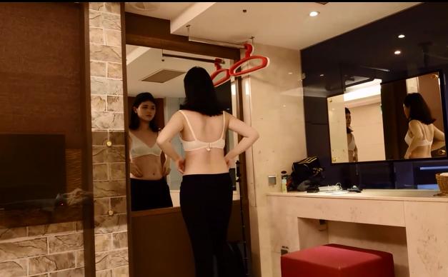 台灣網約21歲女友式大學生性愛 海报