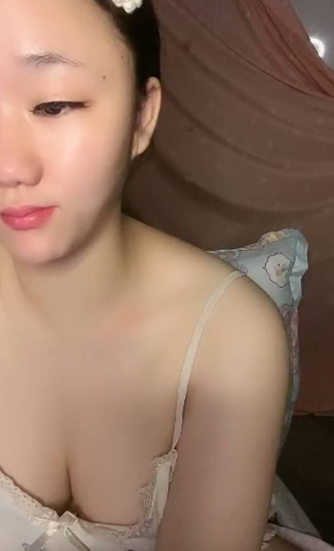 二零二四年六月二十四号_诱惑的小妹_2 海报