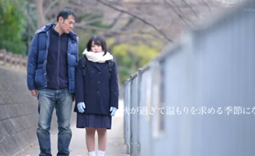 SDAB-175身長149cmなのにHカップの低身長爆乳女子が‘最大身長差35cm超え’の巨漢おじさんにデカチンをぶち込まれイキまくるガリバー性交青春時代大原あむ 海报