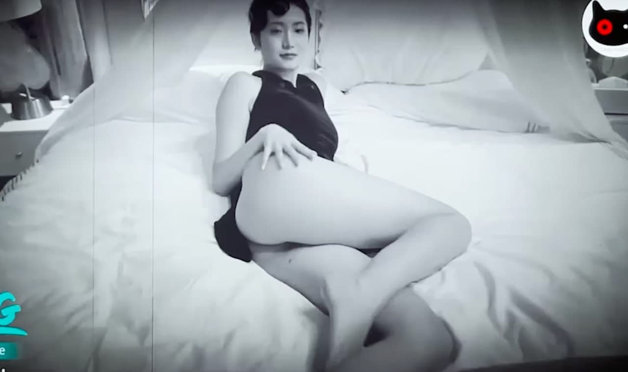 「经典怀旧」老外与舞女的上海旧爱 海报