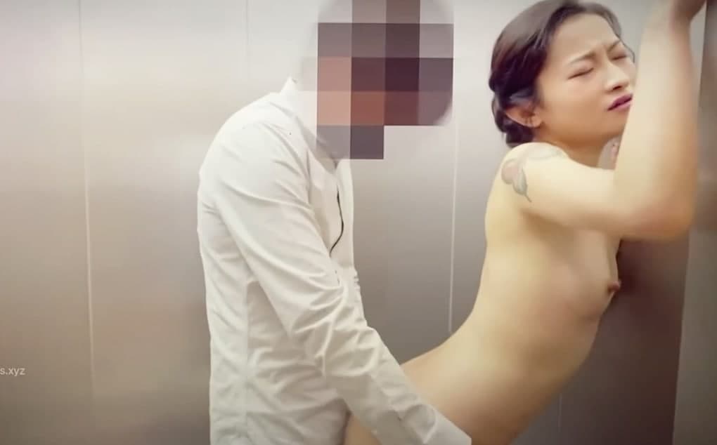 “客人，请上我”电梯小姐的至尊服务 海报