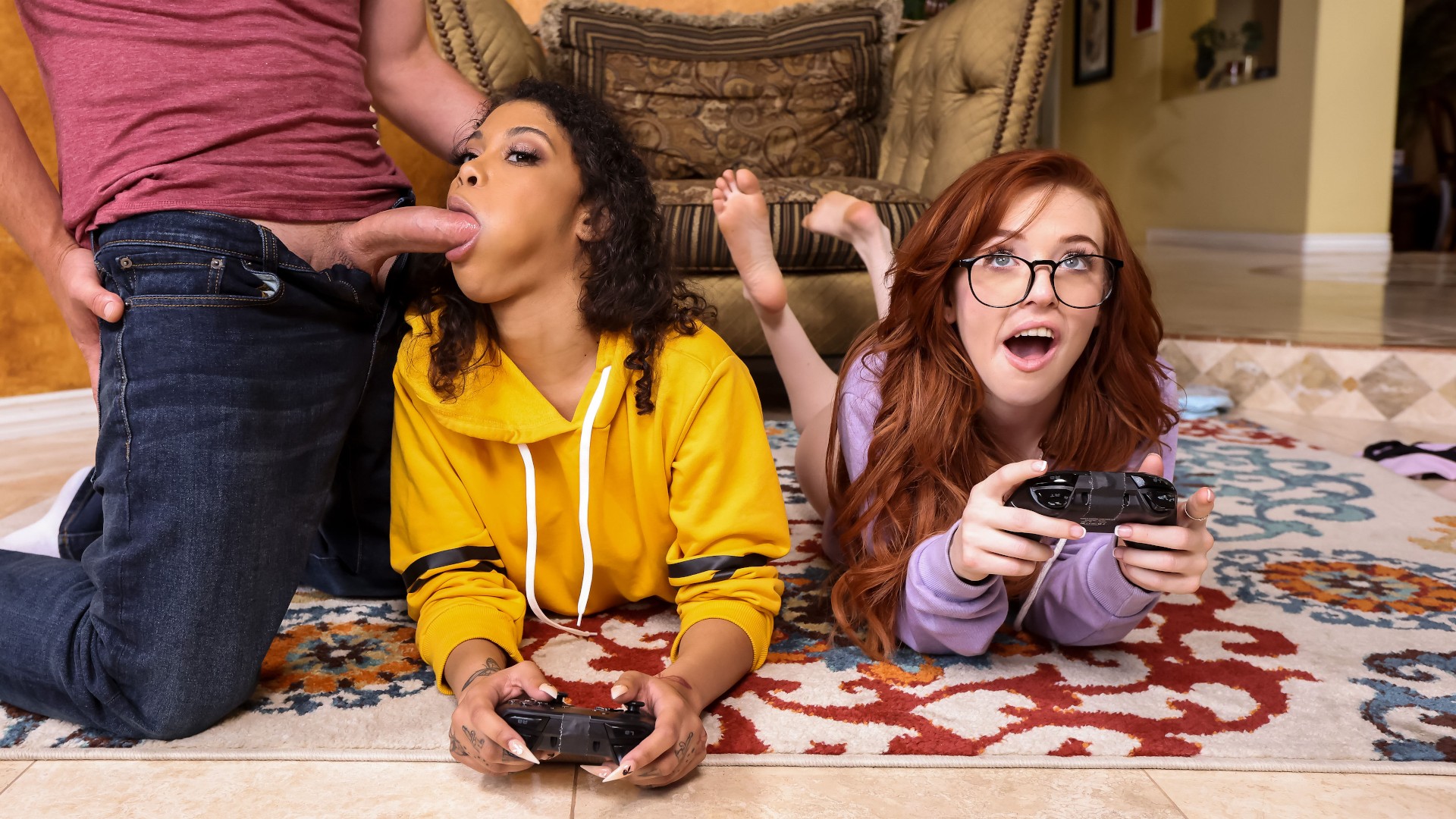 Gamer Girl Threesome Action 海报