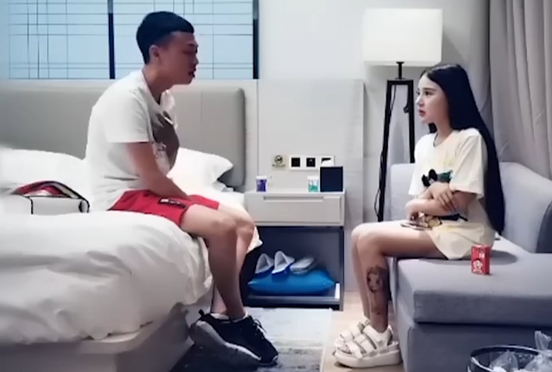 3000元约了位甜美性感的极品美女,每次用力插都痛的大叫! 海报