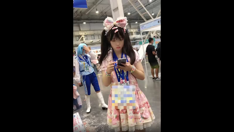 【其他亚洲影片】【私房112RMB作品】【女仆装双马尾小姐姐无内参加漫展全程拍摄】 海报