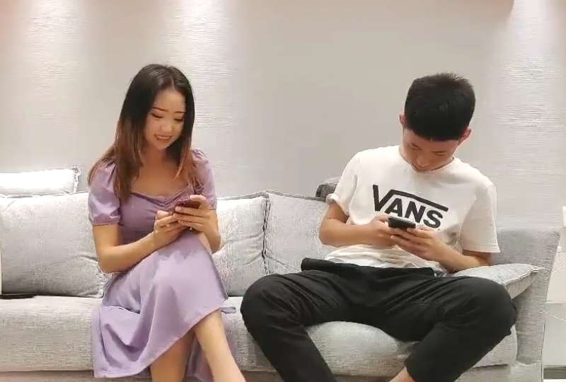 害羞的妹子，笑起来够甜，让我心痒痒迫不及待想操一顿! 海报