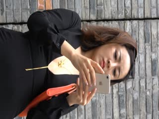 路边蹲点守候了很久尾随一个模特身材打扮时尚美女进沟厕嘘嘘偷窥她那近乎无毛小穴 海报