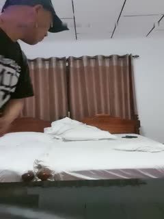 广东修车老司机光头哥《探秘金三角》手机选妹200块包夜大波妹自己干完溜了让兄弟上 海报