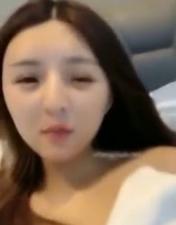 肉感小美女路边诱惑路人，回家后被疯狂爆操 海报