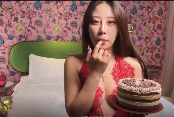 女神把自己當生日禮物 被我瘋狂抽插 海报