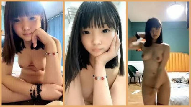 黑丝露脸纯情小可爱精彩大秀直播，撩骚互动狼友听指挥，蝴蝶骚穴扯开让狼友来草，奶子发育的真不错不要错过 海报