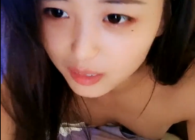 晓可耐发骚淫叫！快来插爆她的嫩穴！ 海报